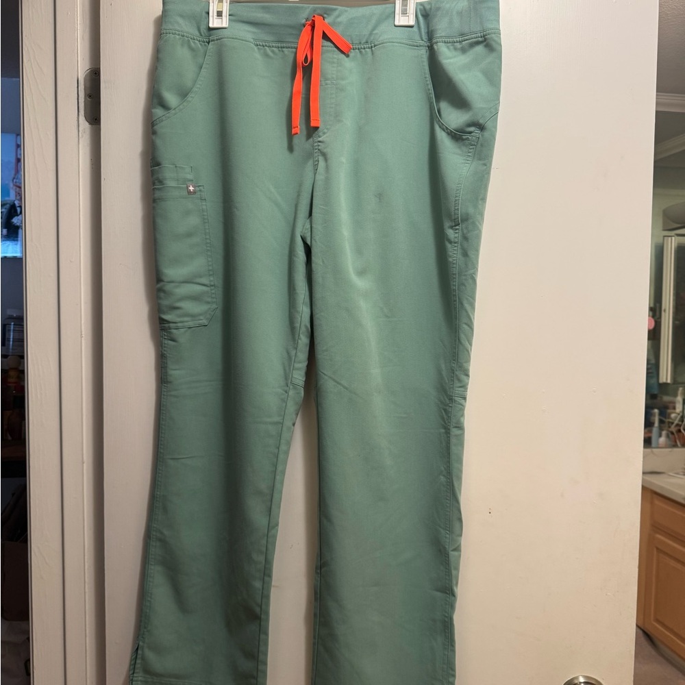 FIGS Kade Scrub Pants in color Jade, size XL